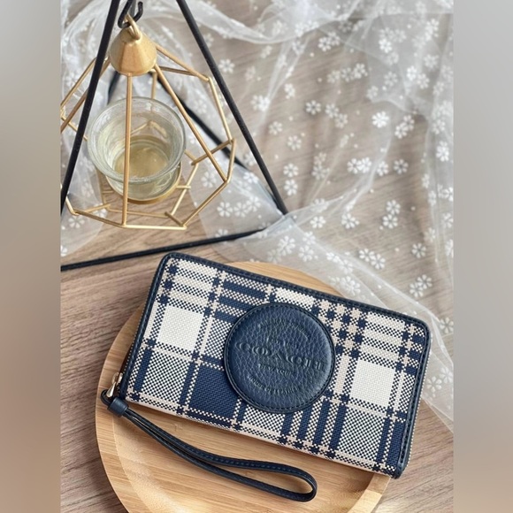 NWT Coach Dempsey Large Phone Wallet With Garden Plaid Print and Coach Patch - Picture 1 of 7
